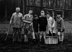 29 april 1962 Aardappelen planten bij de kruisheren