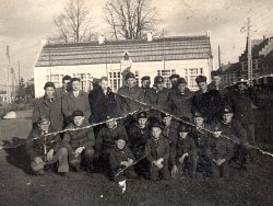 A3 Misdienaars Achel mijnwerkers brancardiers omstreeks 1960 004